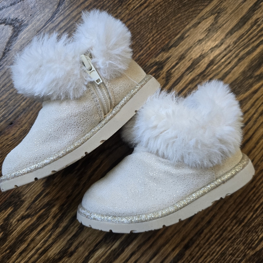 🌟7/25$ Cupcakes & Cashmere Light Pink/cream Boots with Faux Fur Trim